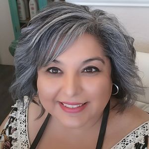 Meet your Posher, Yolanda